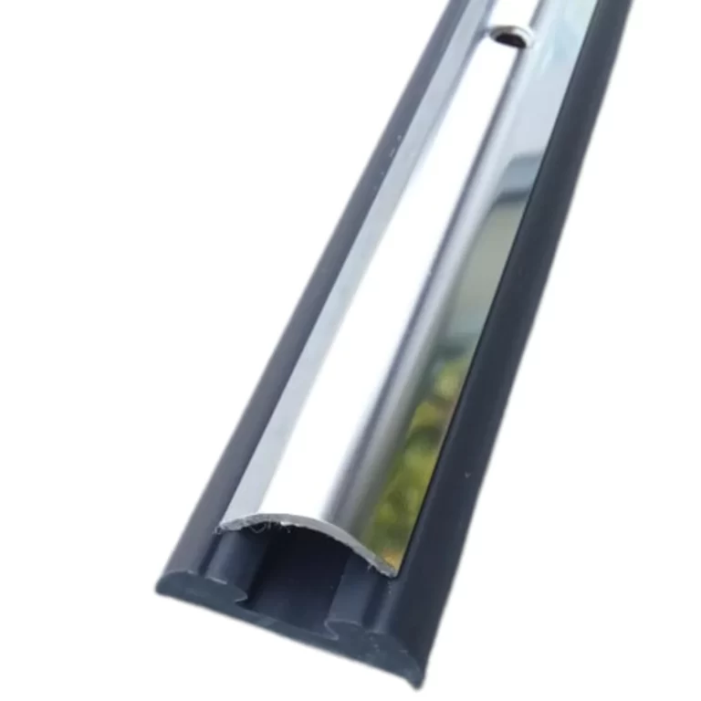 Base PVC 40 Mm 12 Metros Na Cor Preta E Friso Em Aço Inox